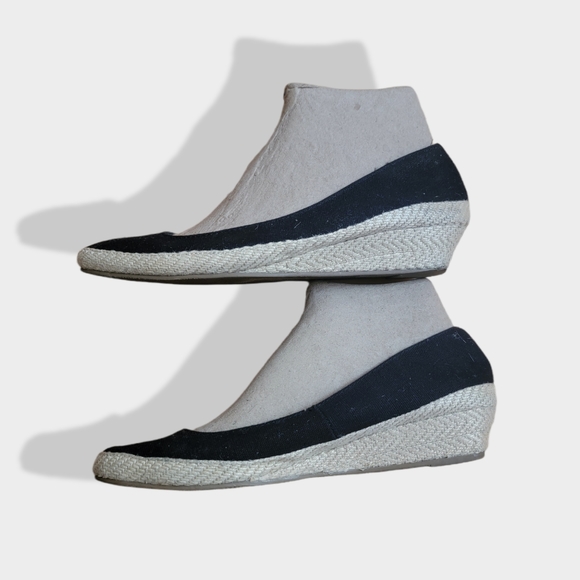 American Eagle espadriil wedge, black, size 11. - Picture 3 of 4